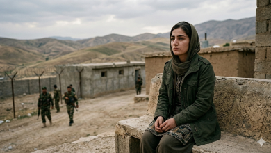 تصویر تینا قربانی و نمایی از اردوگاه‌های شبه‌نظامی در اقلیم کردستان عراق.