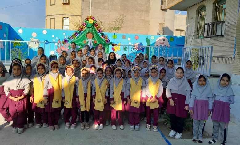 دختران دانش‌آموز در میناب